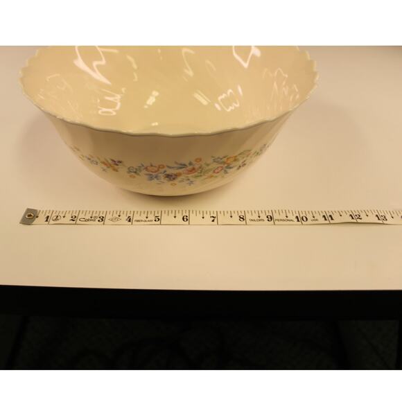 VTG Arcopal Milk Glass Serving Bowl Floral Scalloped Edge Victoria France READ - Picture 4 of 7